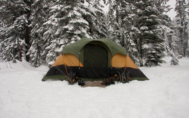camping-in-the-snow
